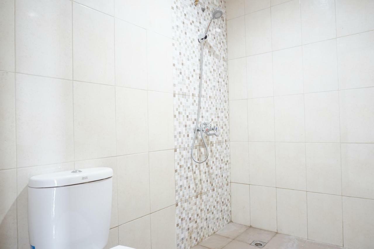 Residences By Reddoorz Near Mt Haryono - Minimum Stay 7 Days Jakarta Exterior photo