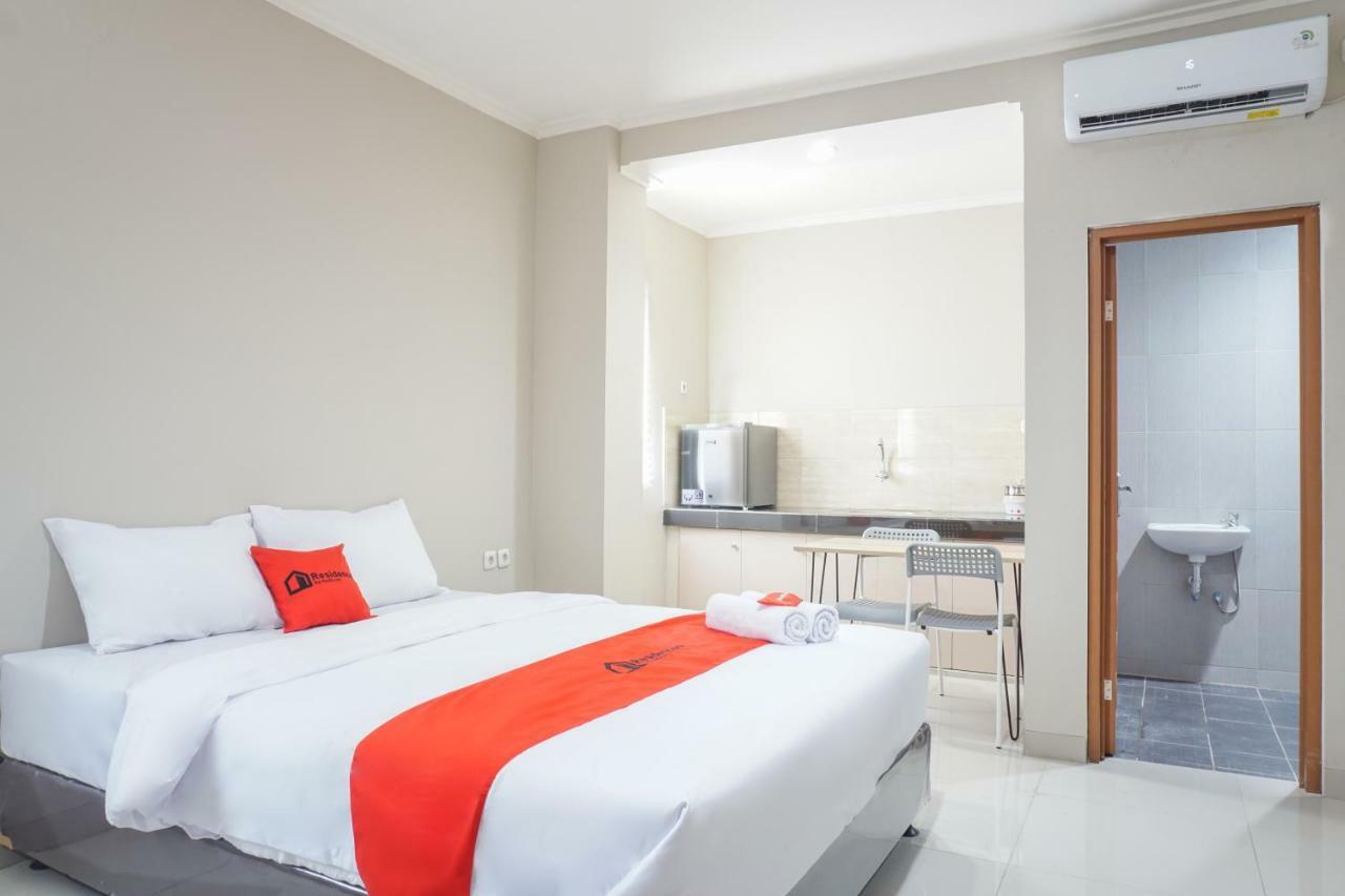 Residences By Reddoorz Near Mt Haryono - Minimum Stay 7 Days Jakarta Exterior photo
